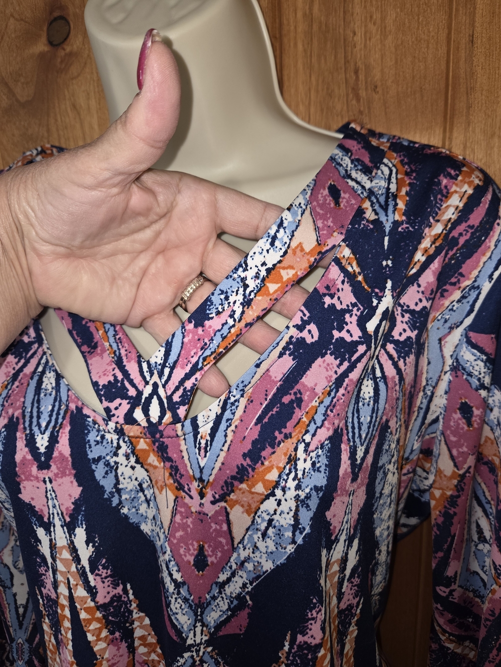 new directions Navy Multi-Color V-Neck Geometric Tunic - Picture 4 of 8